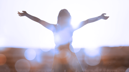 MDG bRobots woman stretches out her arms in a sunny field